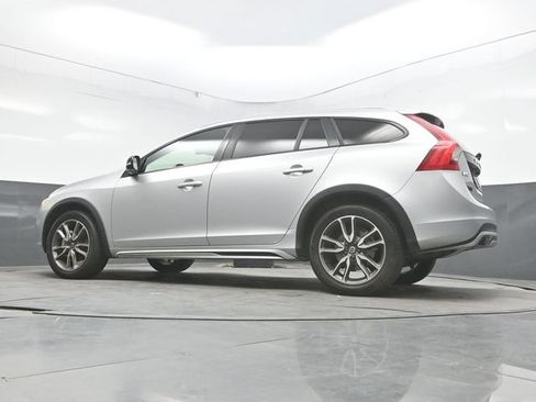 Used 2017 Volvo V60 T5 Cross Country w/ Convenience Package AWD/4WD image 36