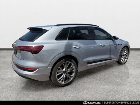 Used 2021 Audi e-tron Prestige w/ Prestige Package AWD/4WD image 3