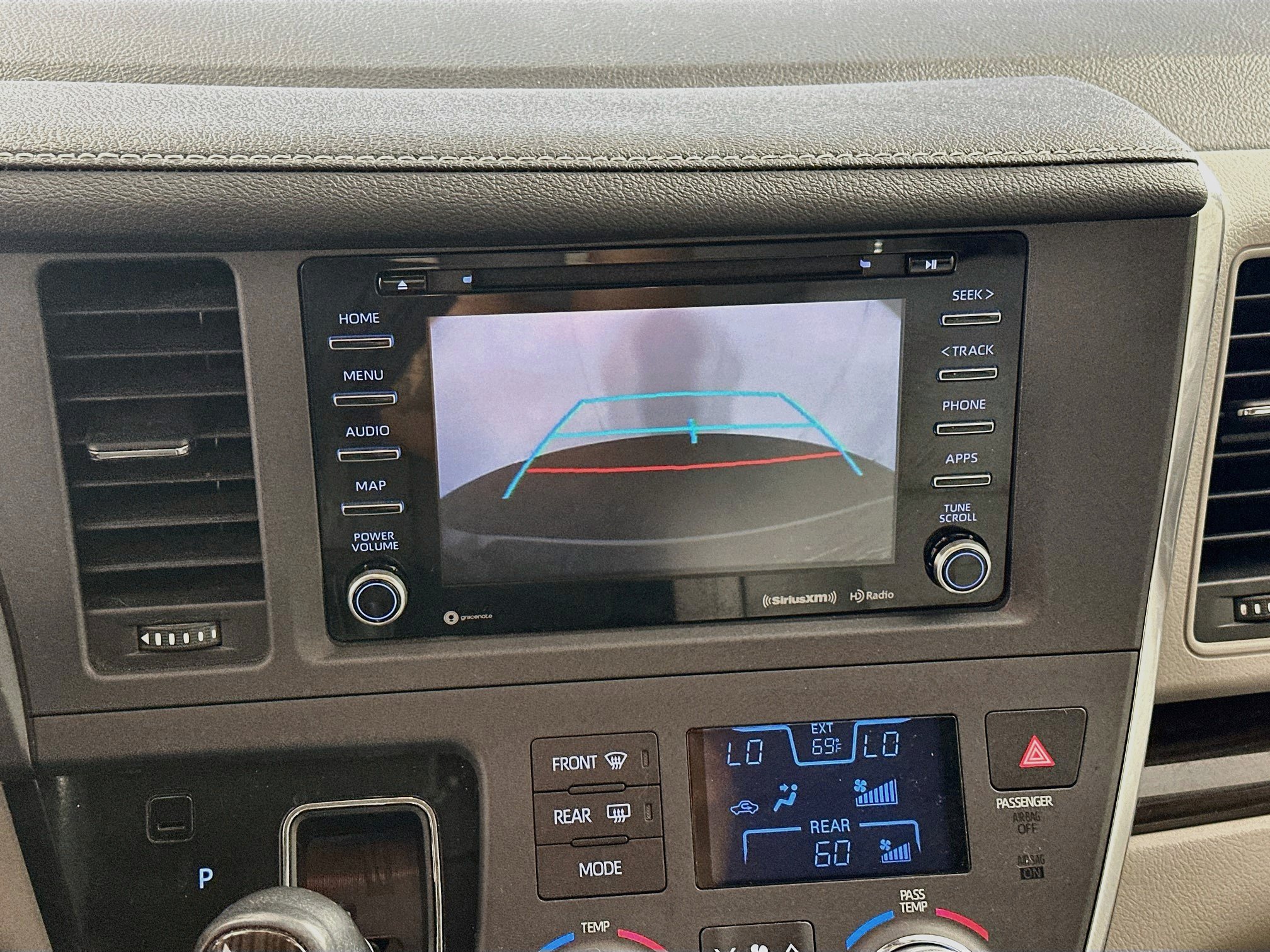 Used 2019 Toyota Sienna XLE FWD image 23