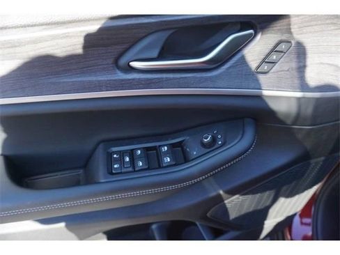 New 2023 Jeep Grand Cherokee Limited AWD/4WD image 10