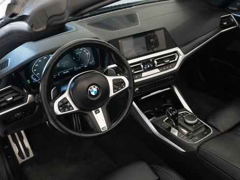 Used 2022 BMW M440i Convertible image 3