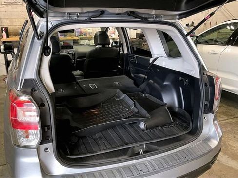 Used 2017 Subaru Forester 2.5i Touring AWD/4WD image 32
