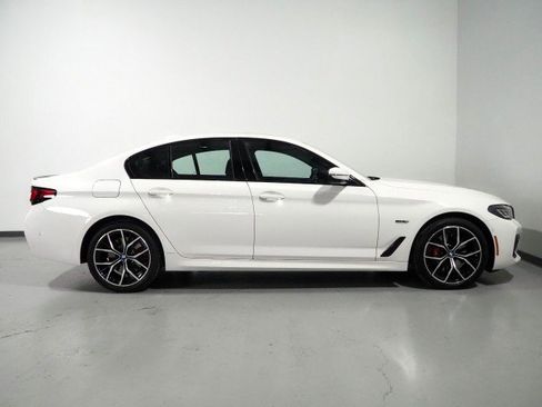 Used 2023 BMW 530e w/ M Sport Package RWD image 5