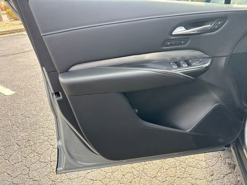 Used 2025 Cadillac XT4 Premium Luxury image 11