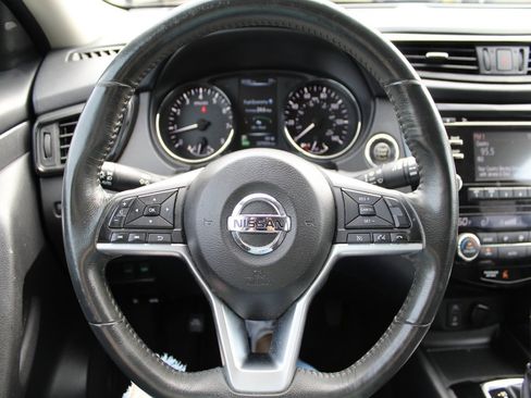 Used 2017 Nissan Rogue SV w/ Midnight Edition image 16