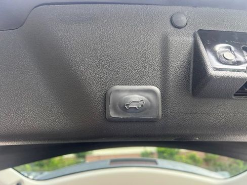 Used 2012 GMC Acadia SLE FWD image 16