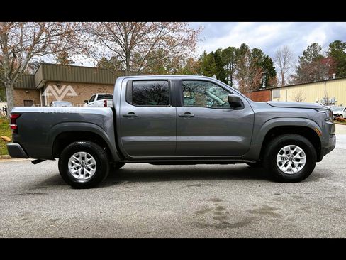 Used 2024 Nissan Frontier SV image 12