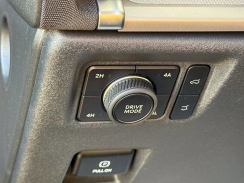 Used 2025 Ford Expedition Max Active AWD/4WD image 28