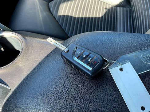 Used 2022 Toyota Camry SE FWD image 35