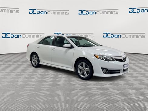 Used 2012 Toyota Camry SE image 2
