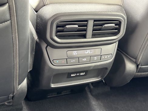 Used 2023 Honda Pilot Touring image 18