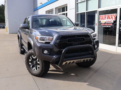 Used 2021 Toyota Tacoma TRD Off-Road w/ Technology Package AWD/4WD image 40