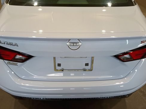 Used 2024 Nissan Altima 2.5 SR w/ SR Premium Package FWD image 14