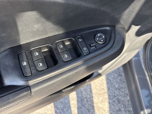 Used 2023 Hyundai Venue Limited w/ Cargo Package image 13