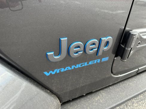 Used 2023 Jeep Wrangler Unlimited Rubicon 4xe AWD/4WD image 33