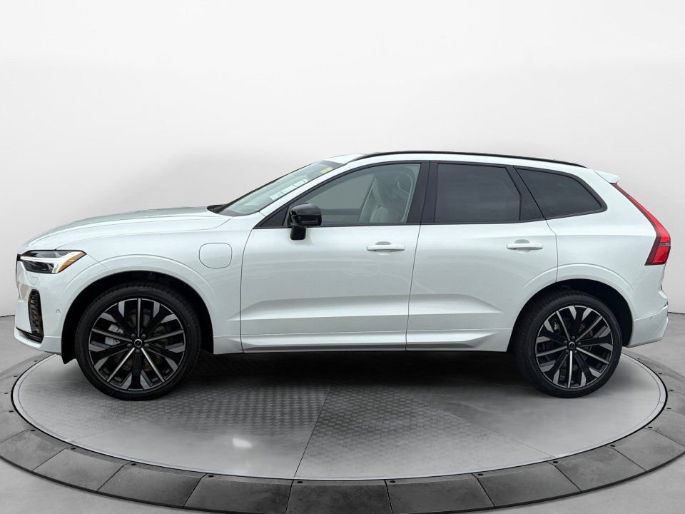 New 2026 Volvo XC60 T8 Ultra w/ Protection Package Premier AWD/4WD image 4