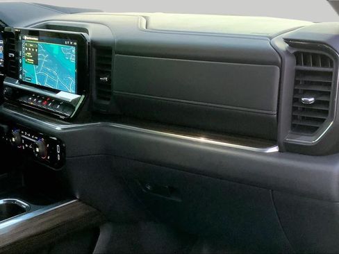 Used 2025 Chevrolet Silverado 1500 LT Trail Boss w/ Convenience Package II AWD/4WD image 16