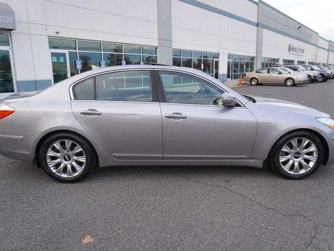 Used 2009 Hyundai Genesis 3.8 w/ Technology Pkg 4 image 8