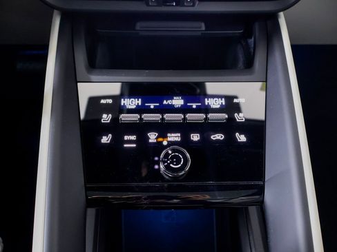 New 2026 Porsche Macan 4 Electric image 21