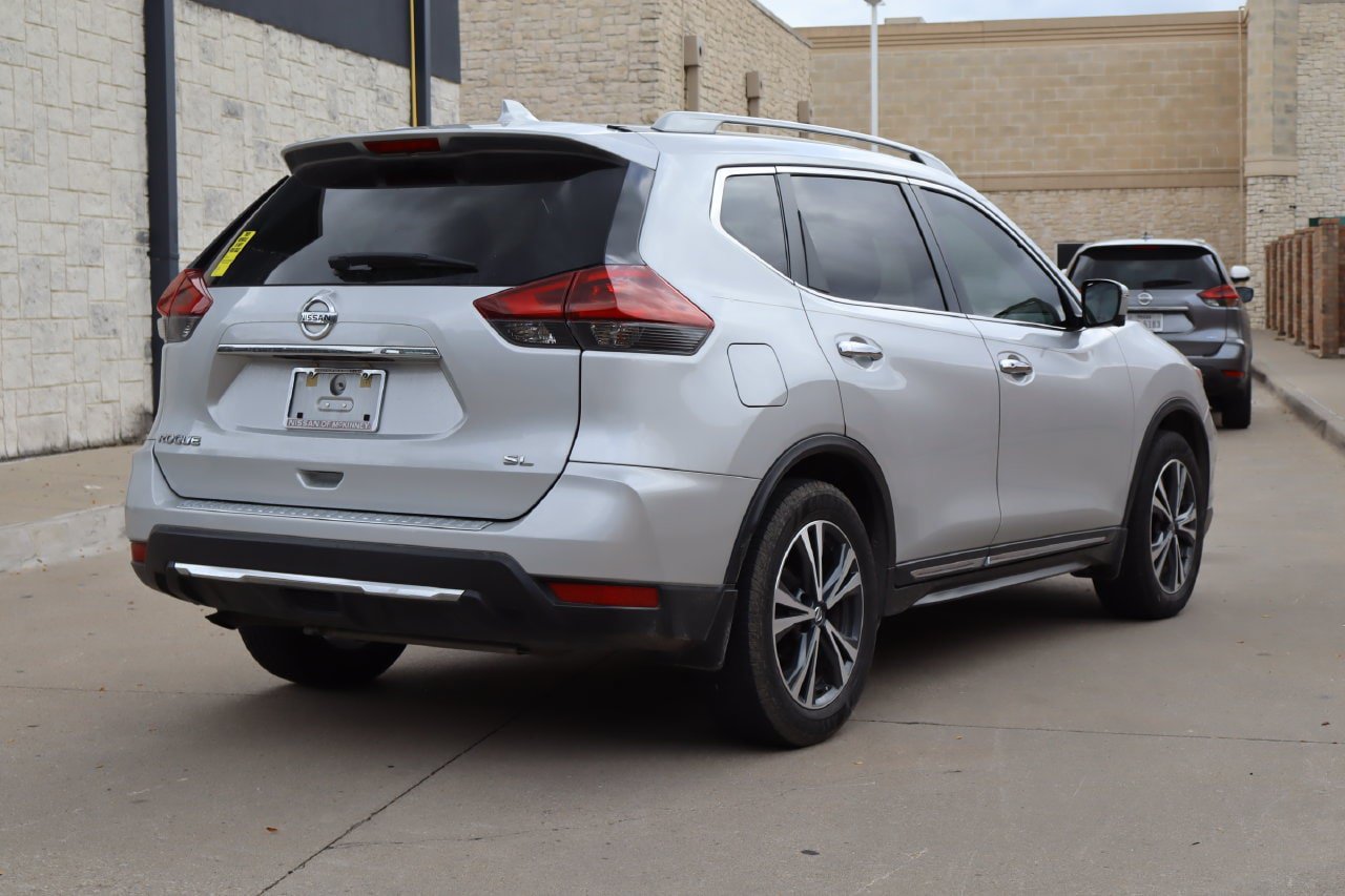 Used 2018 Nissan Rogue SL w/ Premium Package FWD image 3
