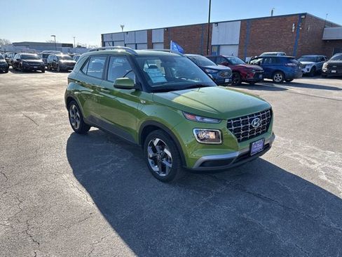 Used 2024 Hyundai Venue SEL FWD image 1