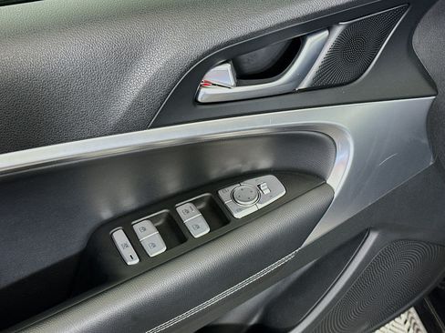 Used 2025 Genesis G70 2.5T RWD image 15
