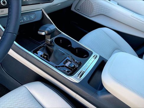 Certified 2025 Kia Carnival SX Prestige image 10