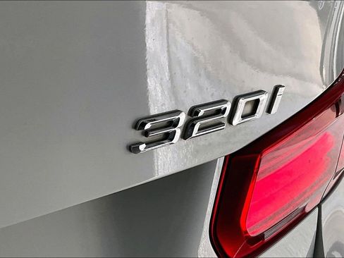 Used 2018 BMW 320i Sedan image 39