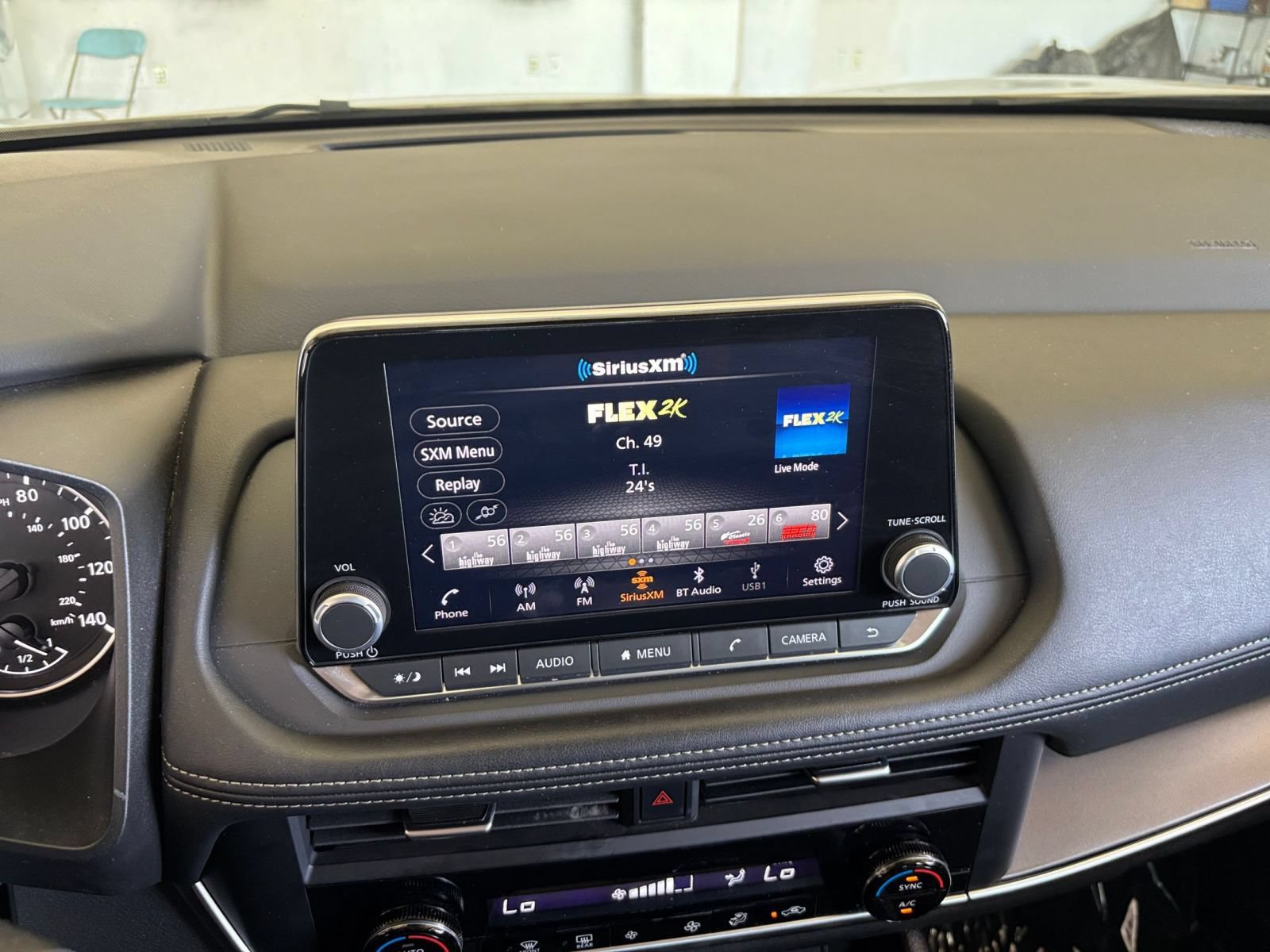 Used 2025 Nissan Rogue SV AWD/4WD image 19