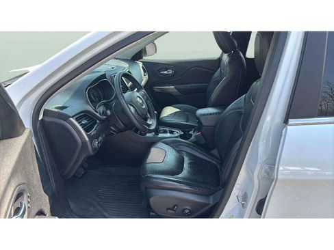 Used 2019 Jeep Cherokee Limited image 10