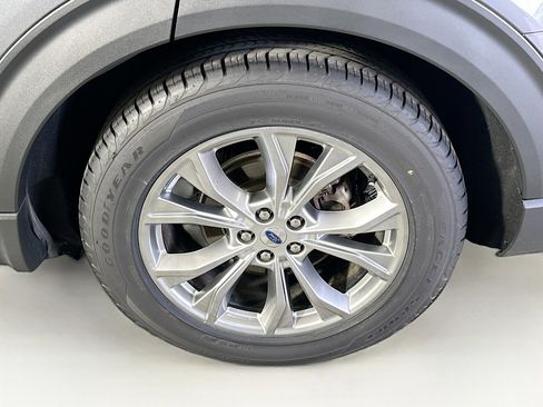 Used 2022 Ford Explorer Limited image 11