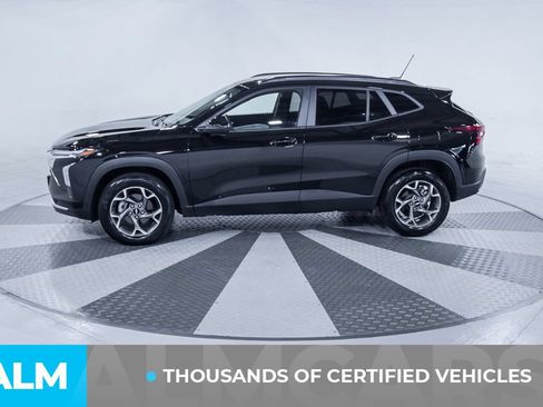 Used 2025 Chevrolet Trax LT FWD image 4