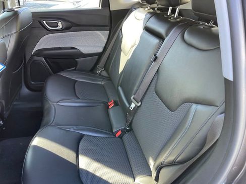 Used 2022 Jeep Compass Latitude image 7