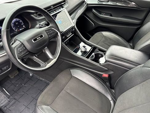 Used 2022 Jeep Grand Cherokee Altitude image 4