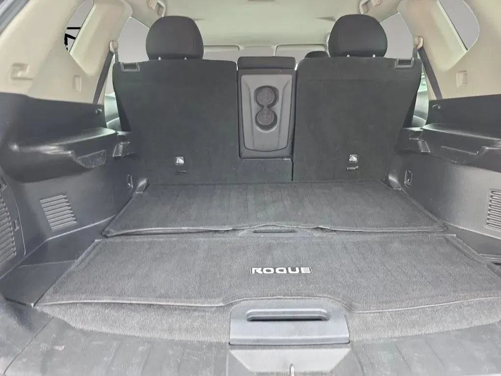 Used 2018 Nissan Rogue SV AWD/4WD image 10