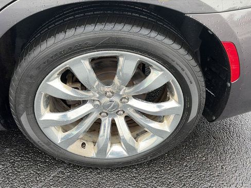 Used 2017 Chrysler 300 C RWD image 36