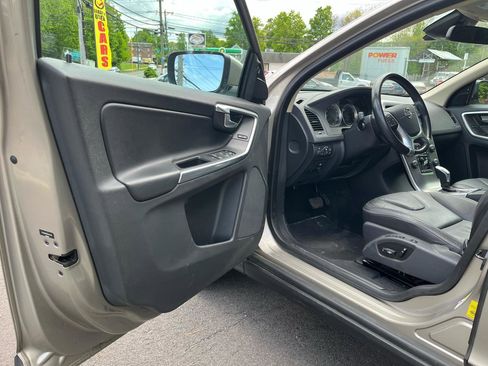 Used 2013 Volvo XC60 3.2 AWD/4WD image 10