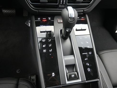 New 2026 Porsche Macan image 26