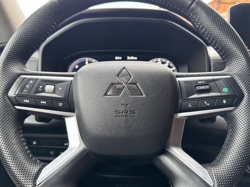 Used 2023 Mitsubishi Outlander SE image 29