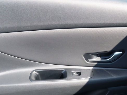 New 2025 Hyundai Elantra Limited image 23