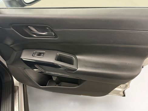 Used 2023 Nissan Pathfinder SV w/ SV Premium Package image 34