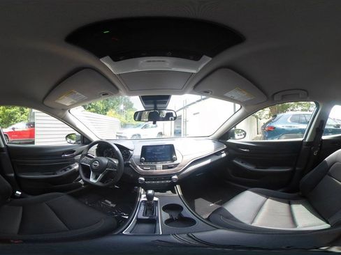 Used 2025 Nissan Altima 2.5 SV FWD image 37