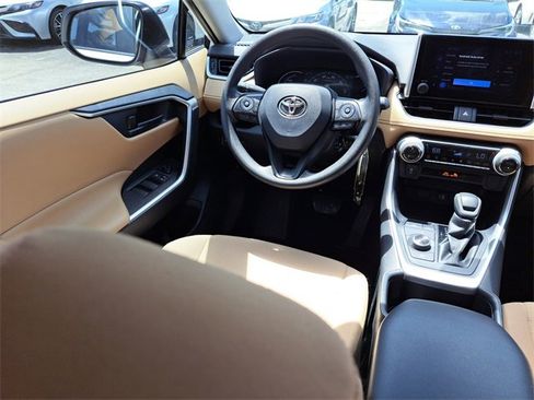 Used 2023 Toyota RAV4 LE image 8