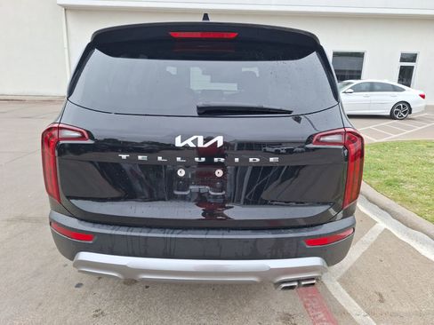 Used 2022 Kia Telluride S FWD image 5