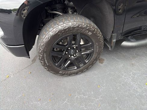 Used 2024 Chevrolet Silverado 1500 LT Trail Boss w/ LT Trail Boss Premium Package AWD/4WD image 5