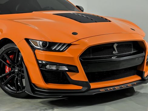 Used 2021 Ford Mustang Shelby GT500 w/ Technology Package RWD image 3