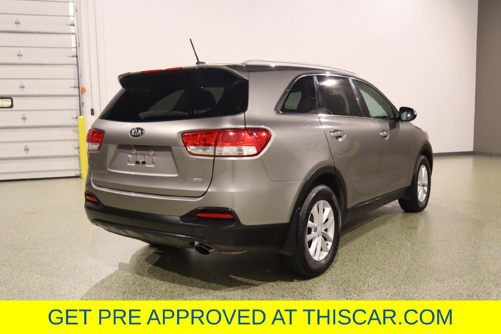 Used 2017 Kia Sorento FWD image 10
