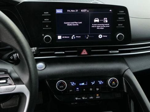 Certified 2023 Hyundai Elantra SEL w/ Preferred Accessory Package image 18