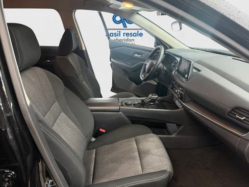 Used 2025 Nissan Rogue SV image 15