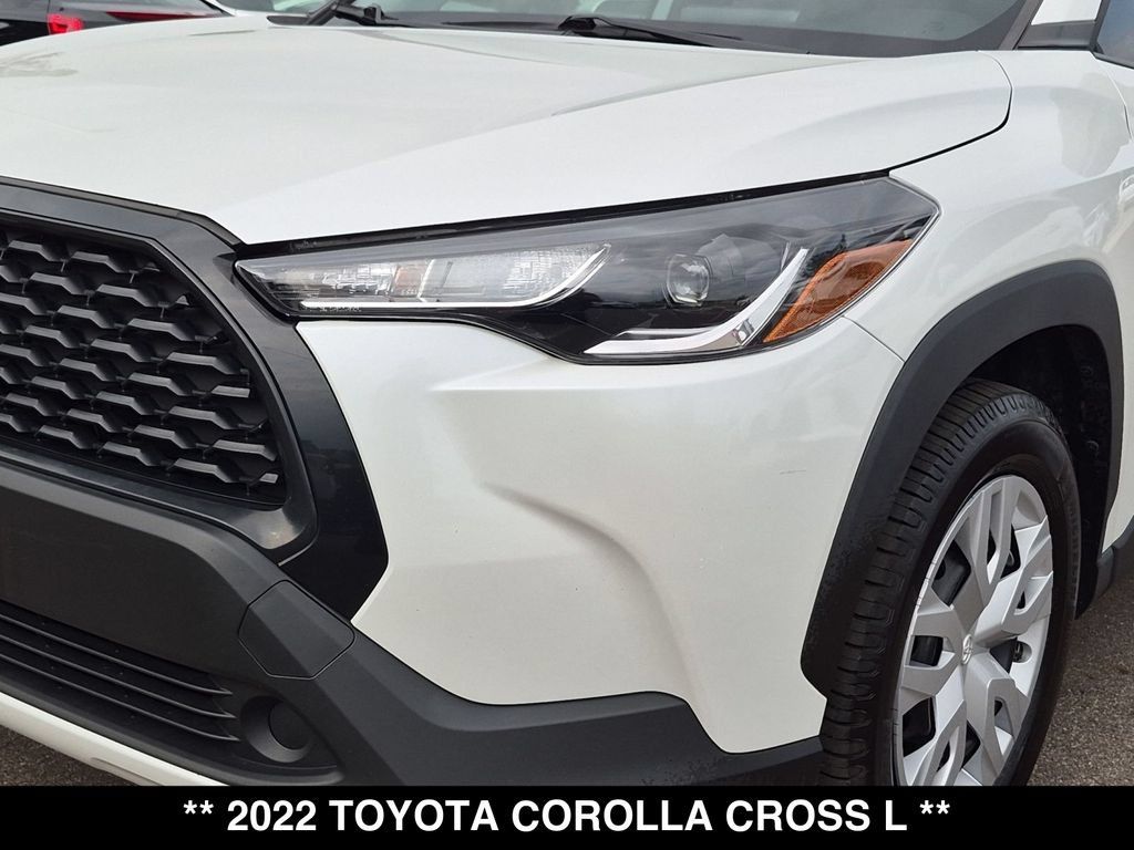 Used 2022 Toyota Corolla Cross L FWD image 15